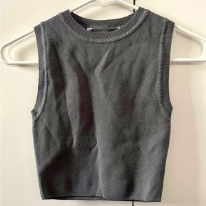 Gray crop tank top